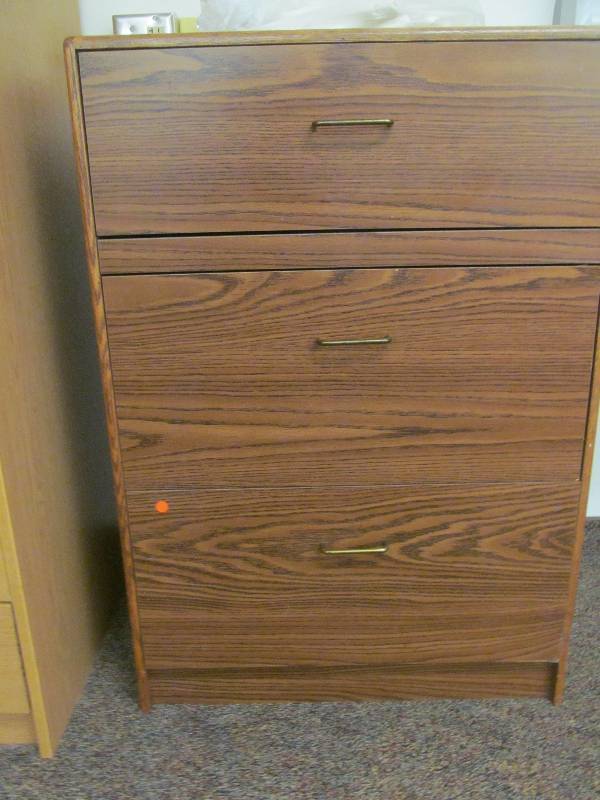 lot 684 image: Rm 12- 3 Drawer Dresser