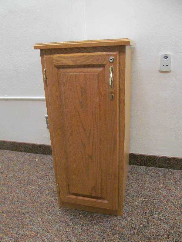 lot 686 image: Rm 12- Floor Cabinet