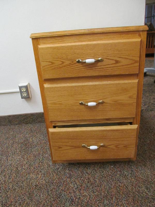 lot 687 image: Rm 12-Night stand-3drawer