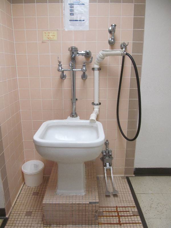 lot 696 image: Rm 11-Soiled linen sink