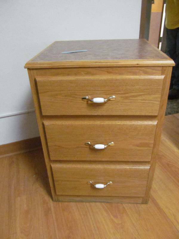 lot 698 image: Rm 10- Night stand- 3 Drawer leaf design