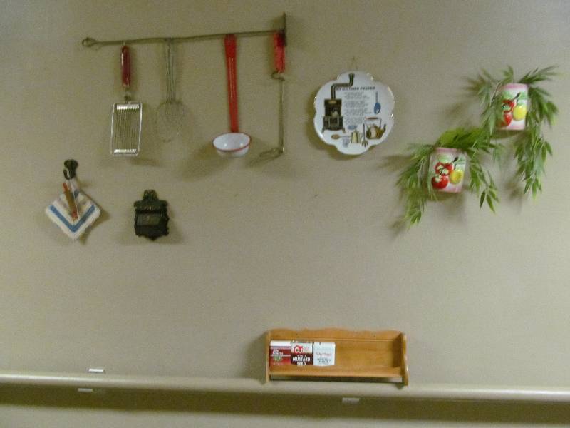 lot 707 image: Office #2-Wall Dcor (kitchen)