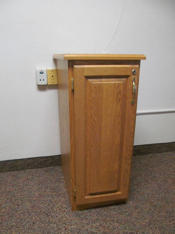 lot 710 image: Rm 9-Floor Cabinet