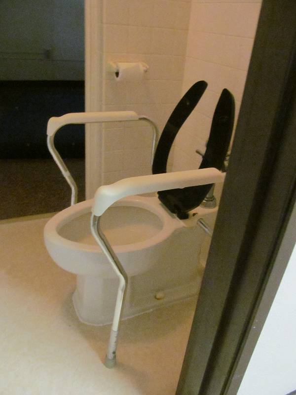 lot 712 image: Rm 9-Bathroom toilet, handrail, toilet paper dispenser