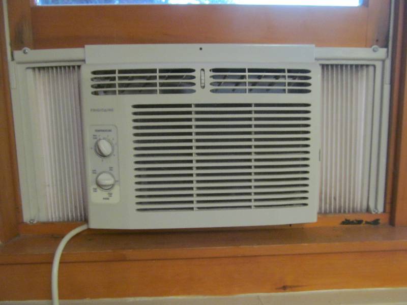lot 718 image: Office-Frigidaire Window air conditioner