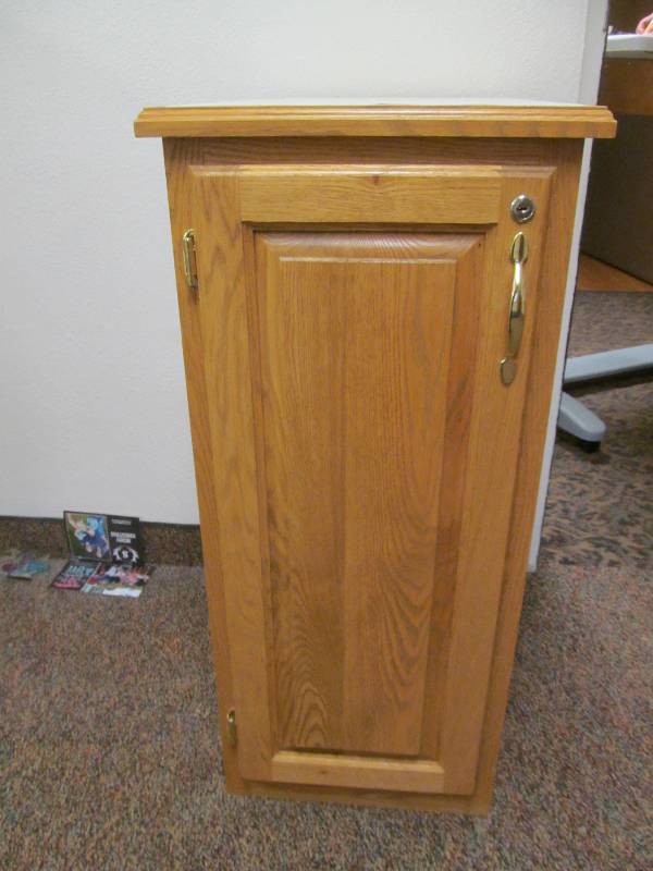 lot 723 image: Rm 7-Floor Cabinet