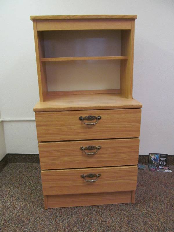 lot 724 image: Rm 7-Bedside Table