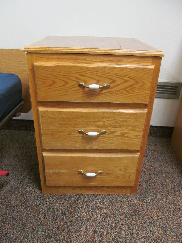 lot 750 image: Room 3- 3 Drawer night stand (20x20x29)