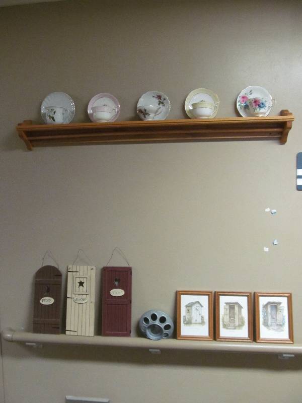 lot 754 image: Wall Dcor, Outhouse pictures, coffee cup display