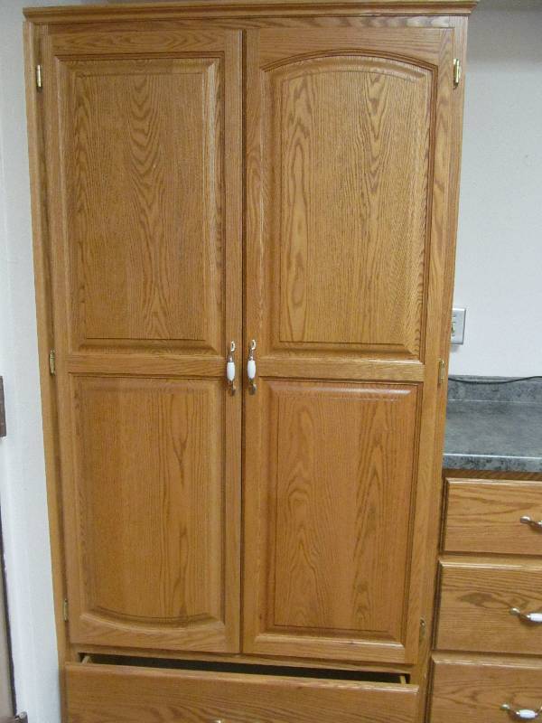 lot 755 image: Room 2-Solid wood Wardrobe (37x25x72)