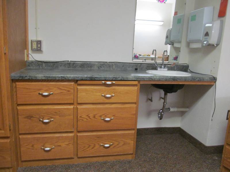 lot 759 image: Room 2-Vanity, 6 drawer cabinet, towel and soap dispenser (76)