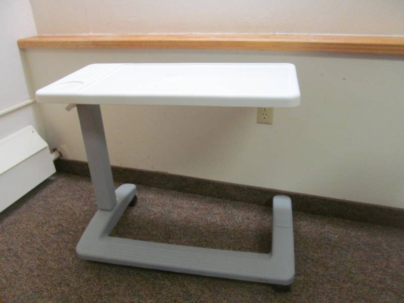 lot 761 image: Room 2- Hydraulic bed with mattress