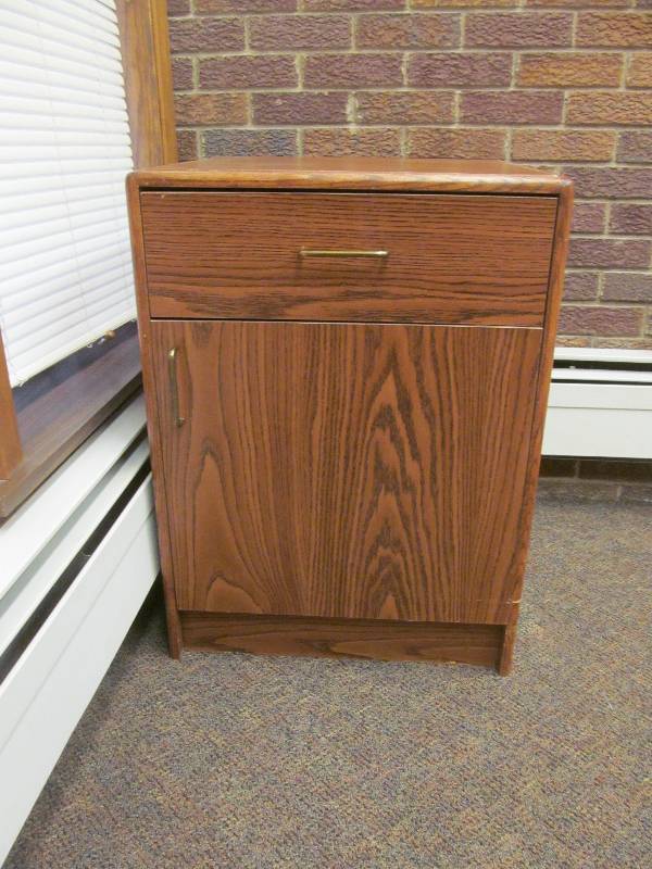 lot 771 image: Office 1- Cabinet with drawer and shelf (21x20x28)