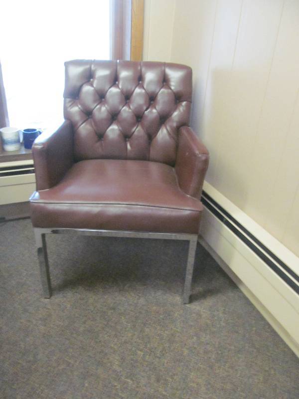 lot 773 image: Dr. Office- Leather chair