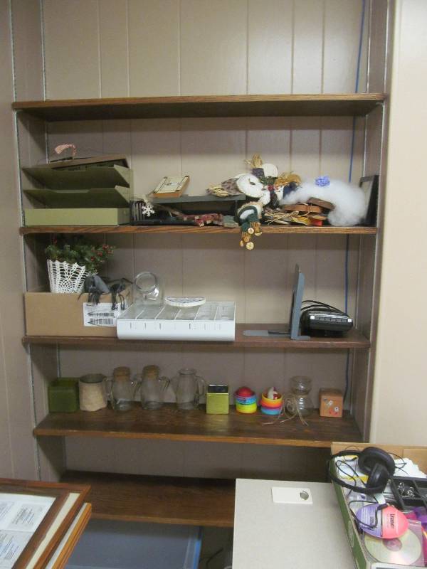 lot 778 image: Dr. Office- Shelving 5 wood with brackets (43x10)