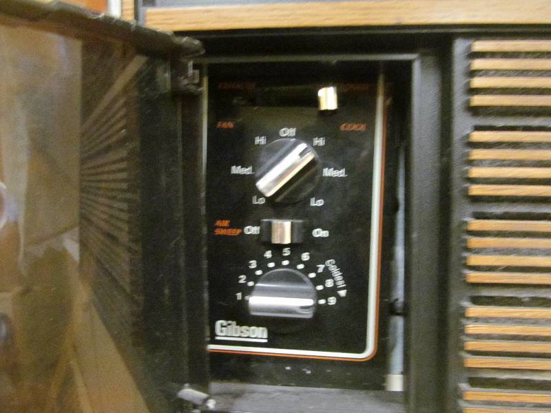 lot 798 image: AC window unit