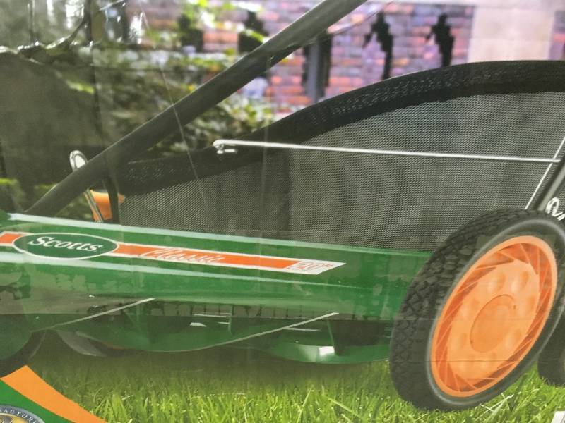 Scotts 20 in. Manual Walk Behind Reel Mower with Grass Catcher in good conditions