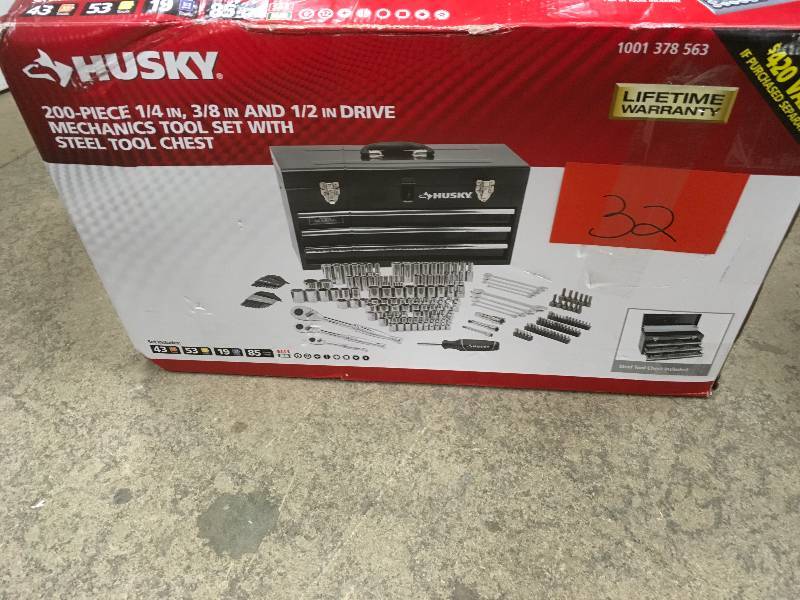 Husky Mechanics Tool Set in Metal Box (200-Piece) not used