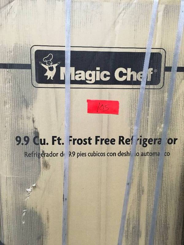 Magic Chef 9.9 cu. ft. Top Freezer Refrigerator in White New