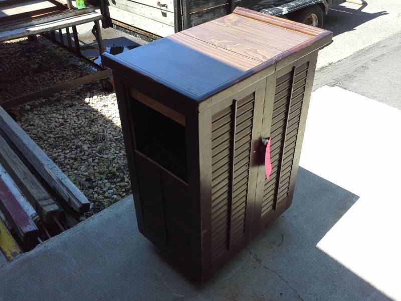 Rolling Bi-Fold Wine Holder