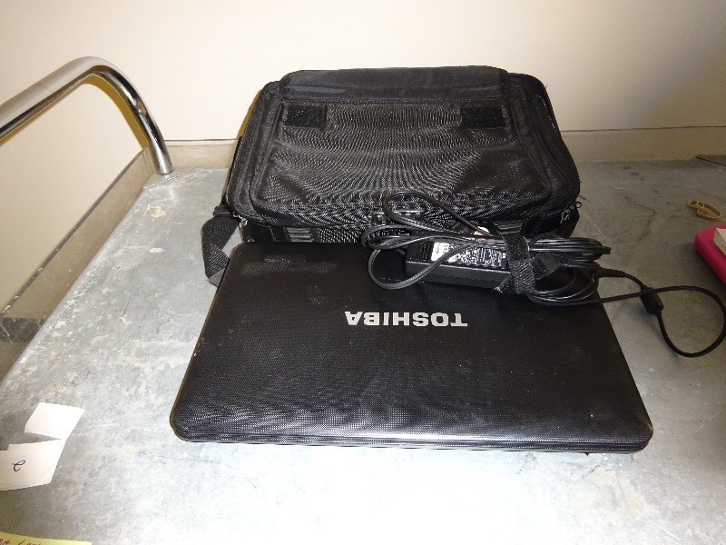 lot 2 image: Toshiba Laptop Computer