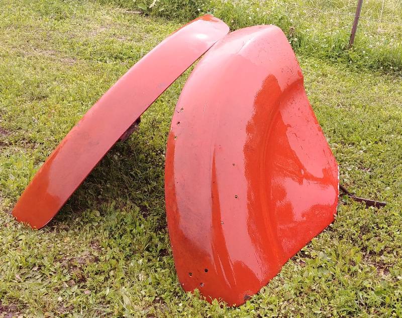 lot 6 image: Vintage Farmall Clam Shell Fenders