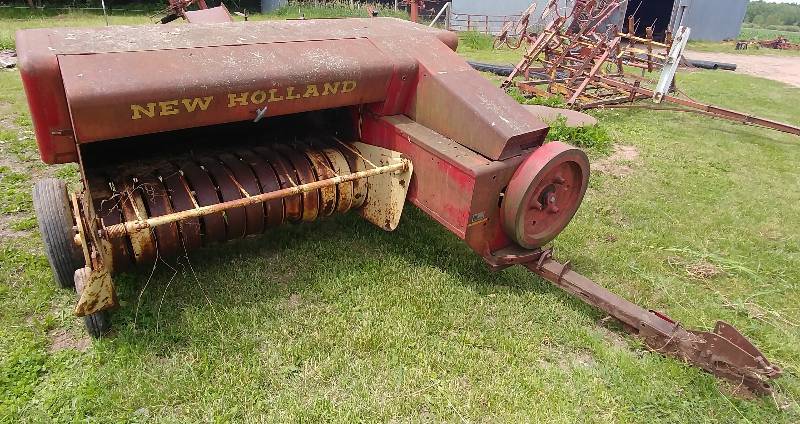 lot 11 image: New Holland 276 Bailer -85% complete-
