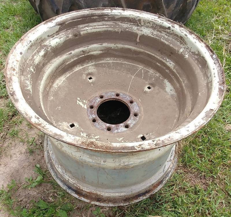 lot 19 image: Combine Rim, fits 23.1-26