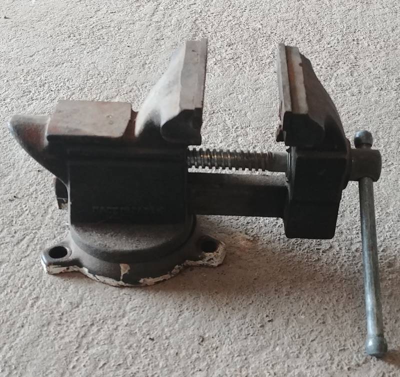 lot 20 image: Vintage Bench Vice