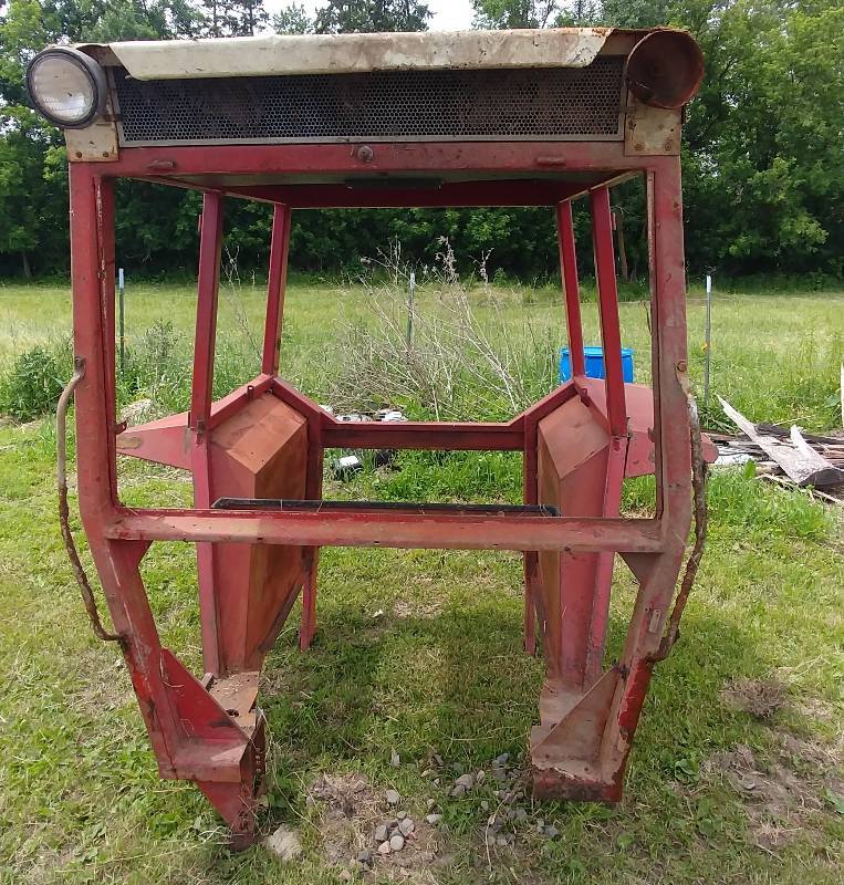 lot 21 image: Farmall Tractor Cab with mounts