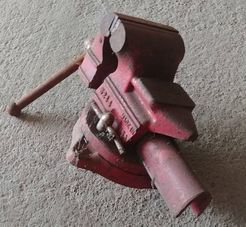 lot 22 image: Vintage Bench Vice