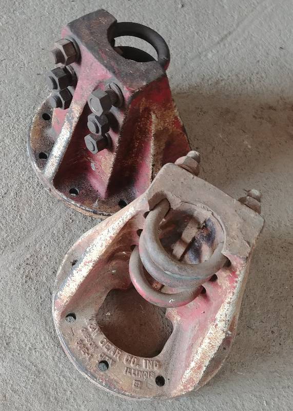 lot 31 image: Set of 9-Bolt Clamp-on Duel Hubs