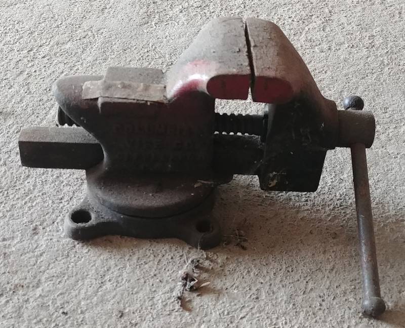 lot 32 image: Vintage Bench Vice