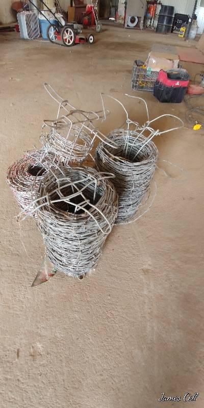 lot 33 image: 1,000 High Tensile Barbed Wire