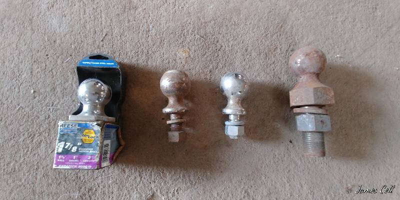 lot 36 image: Assorted Hitch Balls