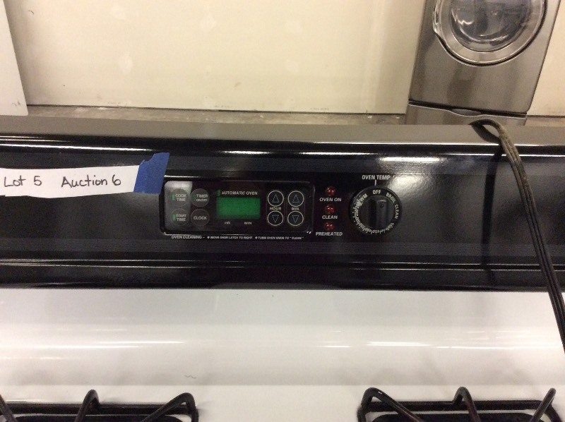 lot 5 image: Hot Point BlackWhite 4 Burner Gas Stove