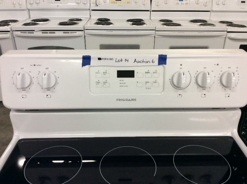 lot 14 image: Frigidaire White Glass Top Electric Stove