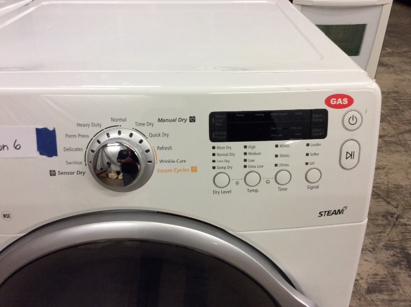 lot 31 image: Samsung White Front Load Gas Dryer