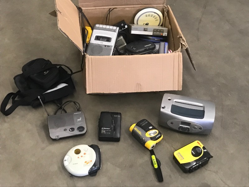 lot 13 image: Large Lot Of Assorted Radios & Hand...