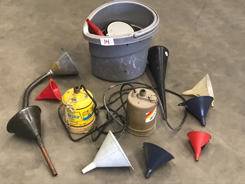 lot 14 image: Lot Of (2) Subermsible Pumps & Buck...