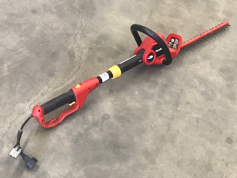 lot 25 image: Homelite Long-Reach 17 Electric He...