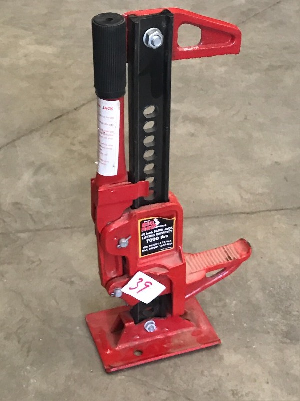 lot 39 image: Big Red 7000# Farm Jack, 20 Lift ...