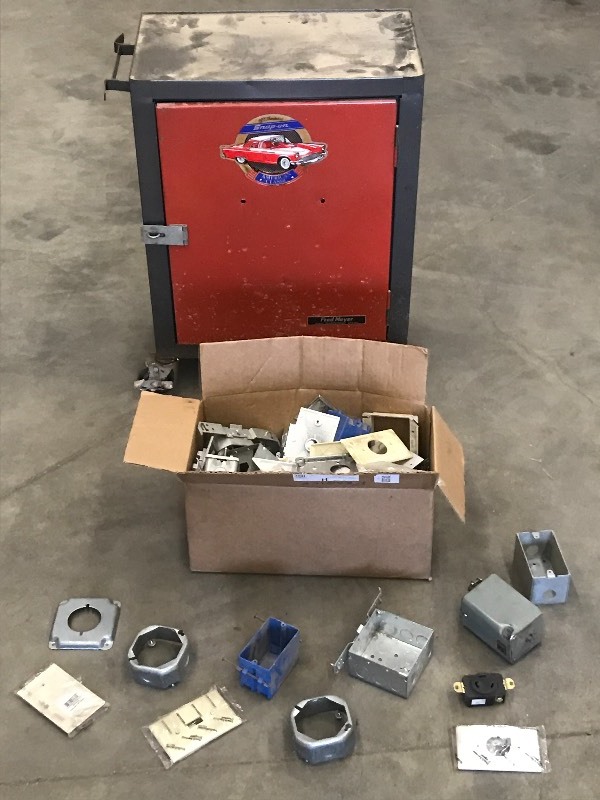 lot 40 image: Lot Of Rolling Tool Cabinet, Box O...