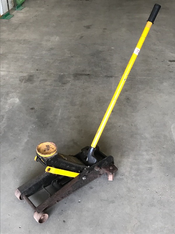 lot 72 image: Craftsman 3.5-Ton Floor Jack, Works...