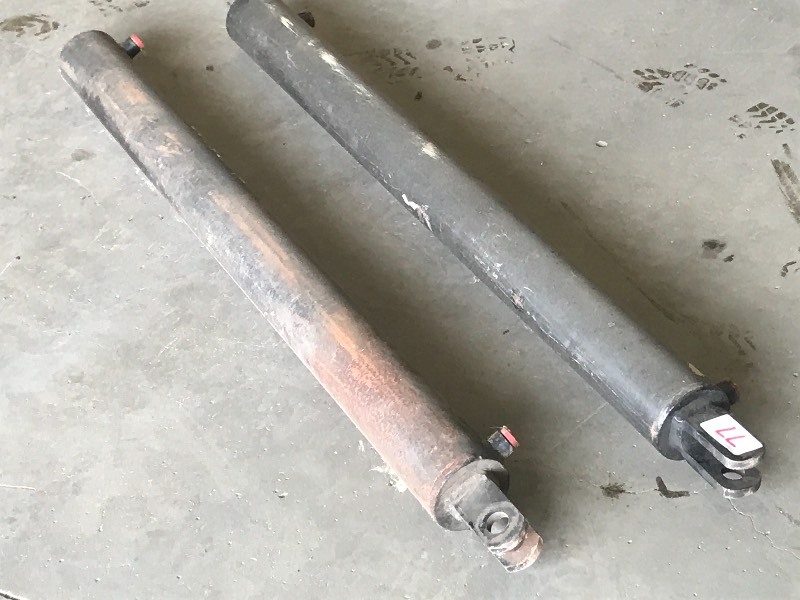 lot 77 image: (2) 4ft Hydraulic Cylinders, Retail...