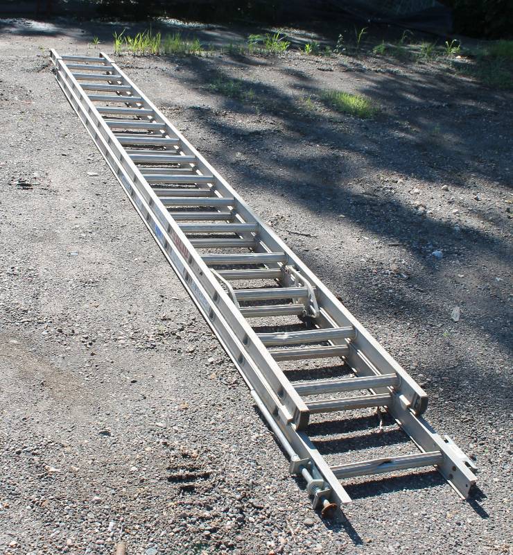 32 Ft Aluminum Extension Ladder