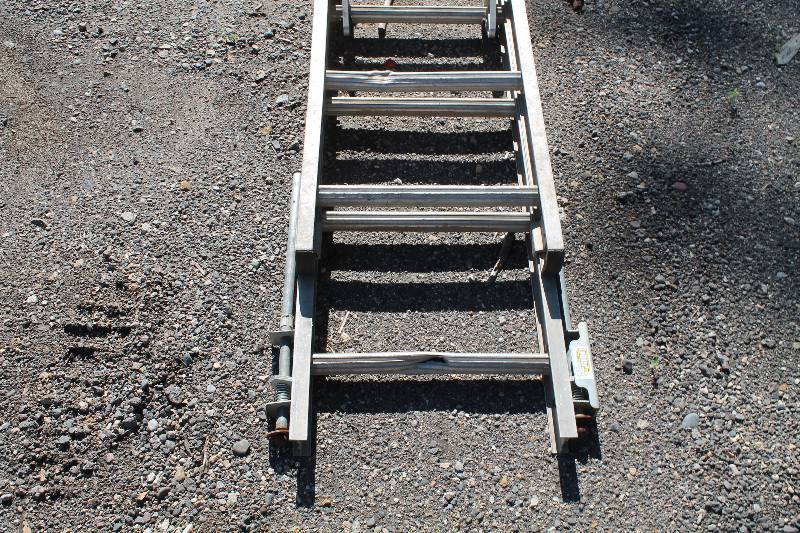 28 Ft Aluminum Extension Ladder