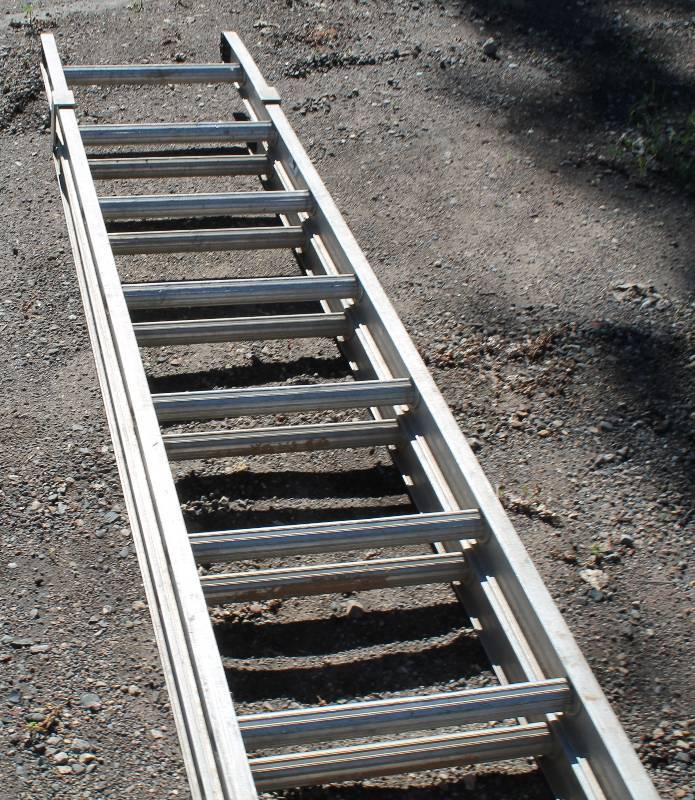 28 Ft Aluminum Extension Ladder
