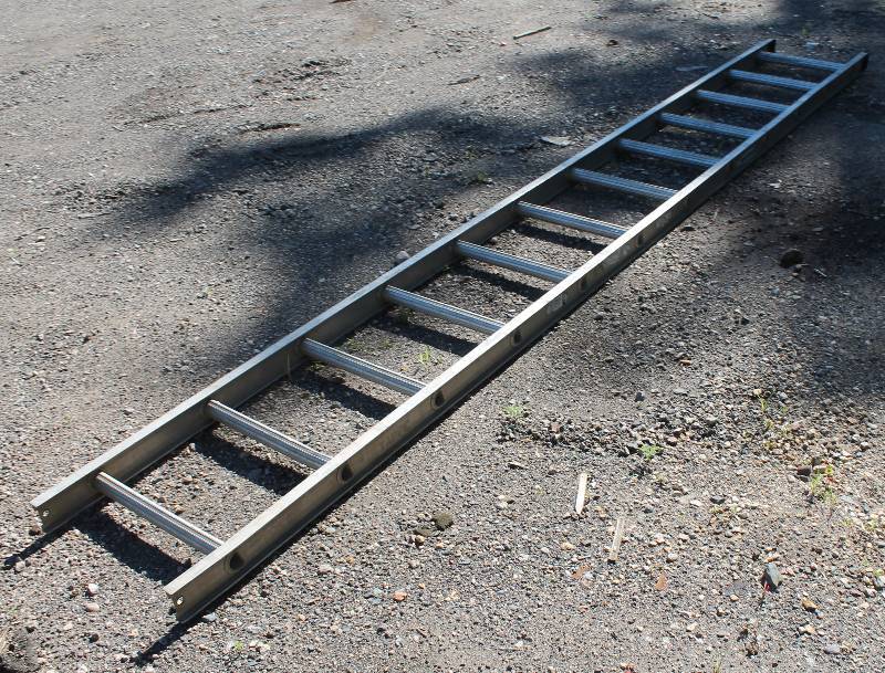 12 FT Aluminum Leaning Ladder