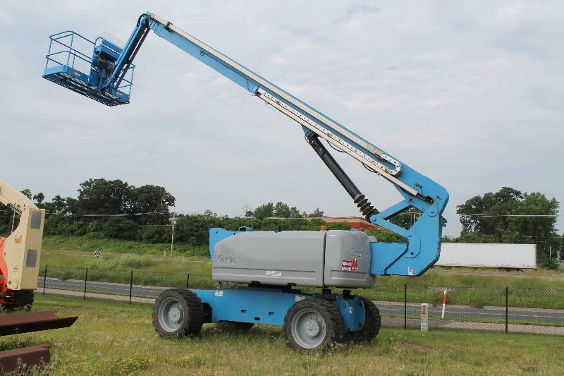 Genie  Z 80 60 Articulating Boom Lift